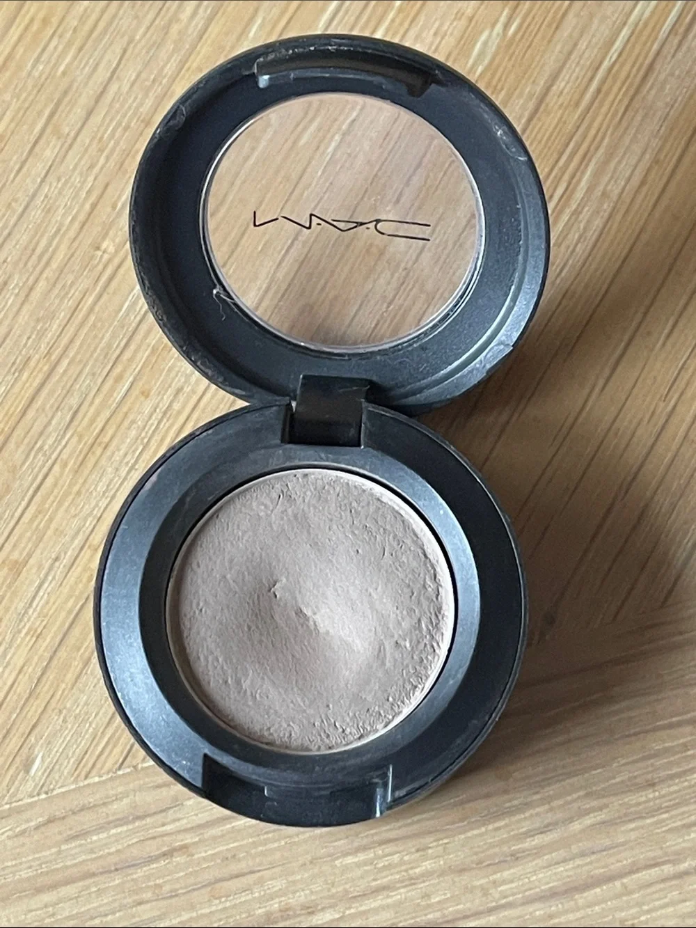 MAC Cosmetics Eyeshadow - Omega Matte